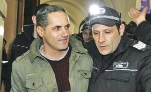 Евгени Милев- Гейзо очаква нова риза от кръстника си.
