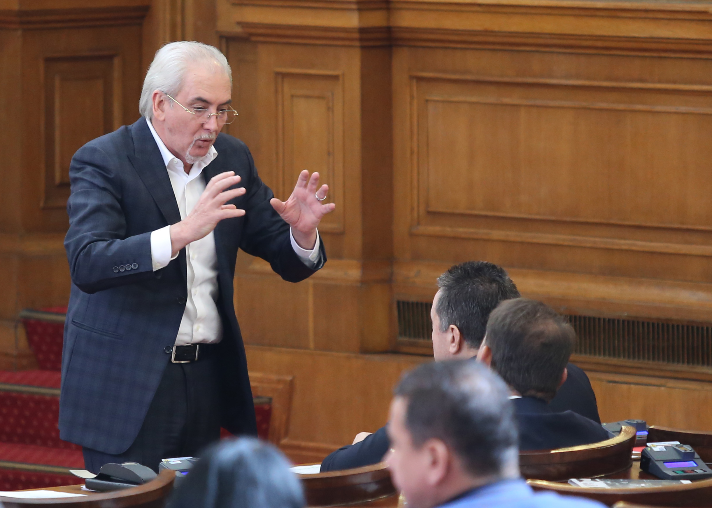 Парламент Лютви Местан