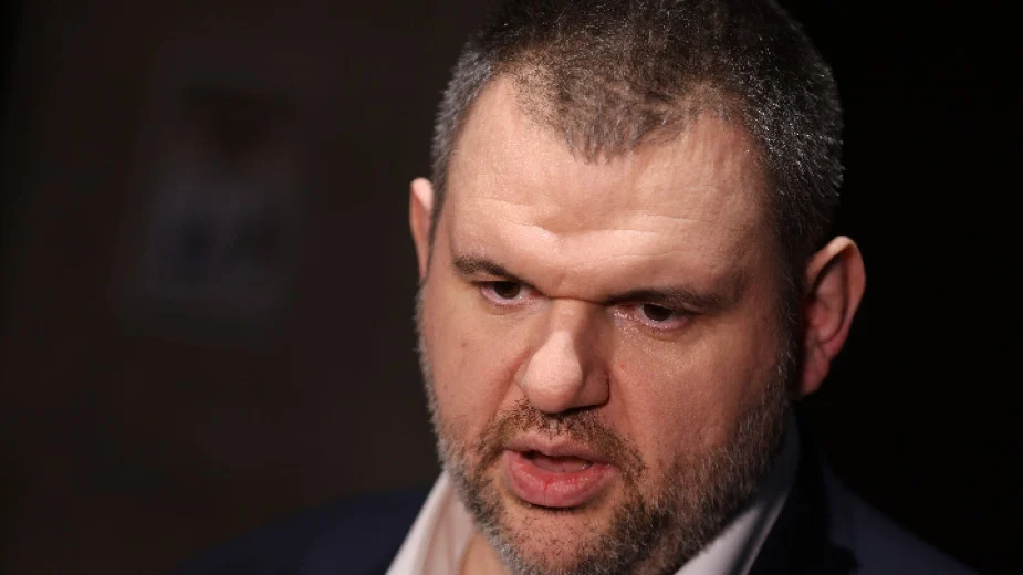 Пеевски сезира прокуратурата за ремонта на парното в "Дружба 2"