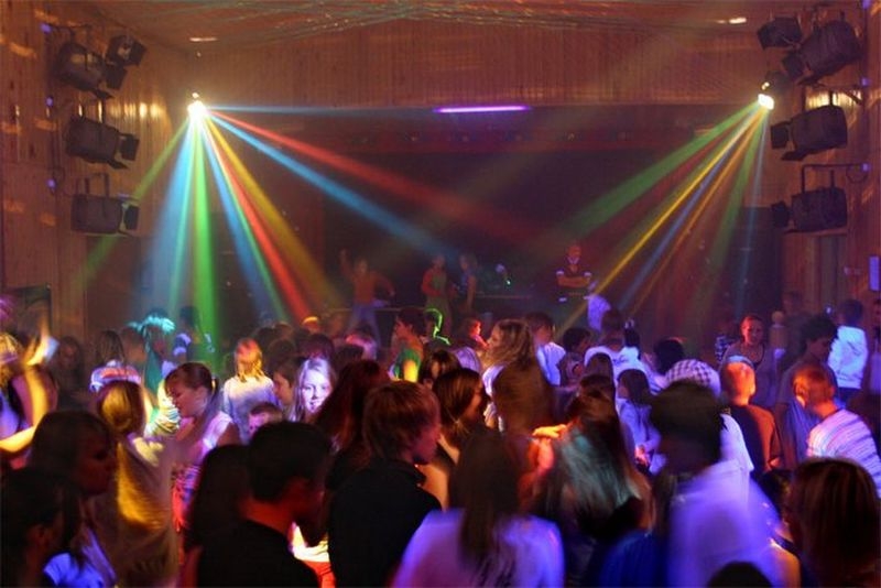 По-строги санкции срещу родители, чиито деца не спазват вечерните часове