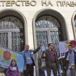 Надзирателите са отчаяни от незачитането на труда им.