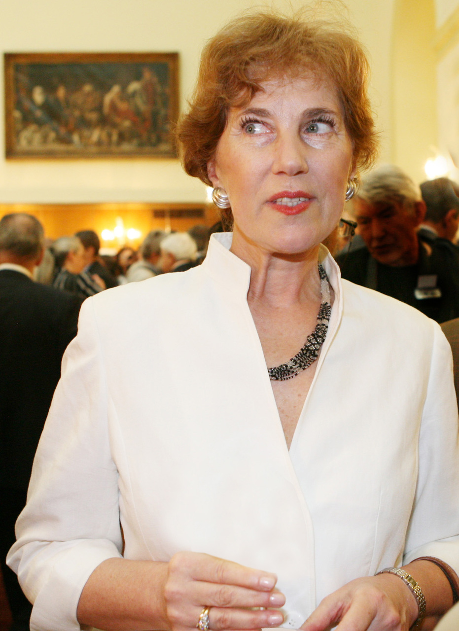 Елена Поптодорова
