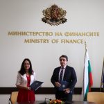 Заместник министър-председателят по еврофондовете и министър на финансите Асен Василев и директорът за страните от Европейския съюз в Световната банка Галина А. Винселет подписаха Рамково споразумение за възмездни консултантски услуги