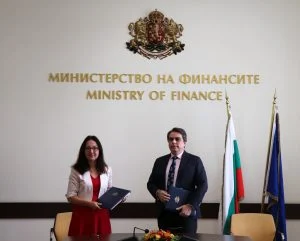 Заместник министър-председателят по еврофондовете и министър на финансите Асен Василев и директорът за страните от Европейския съюз в Световната банка Галина А. Винселет подписаха Рамково споразумение за възмездни консултантски услуги