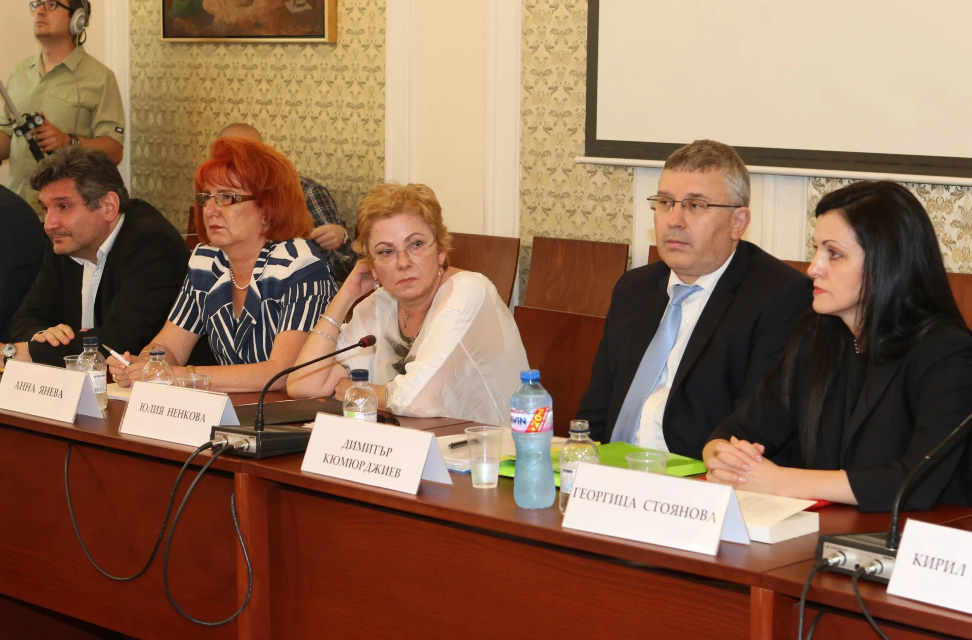 Парламент комисия по икономическа политика изслушване на членове на КЗК Юлия Ненкова