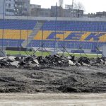 На стадион "Георги Аспарухов" оцелелите трибуни съжителстват с развалини.