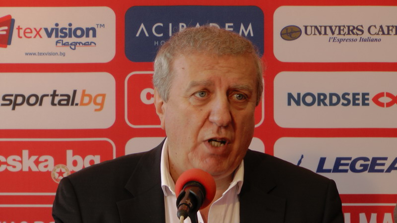 александър томов