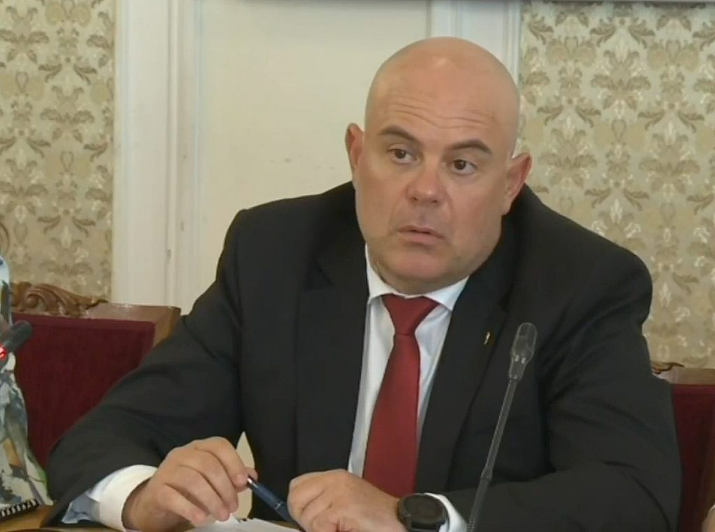 Иван Гешев гл. прокурор, денят по диагонал, Иван Гешев осъди прокуратурата за 130 000 евро обезщетение