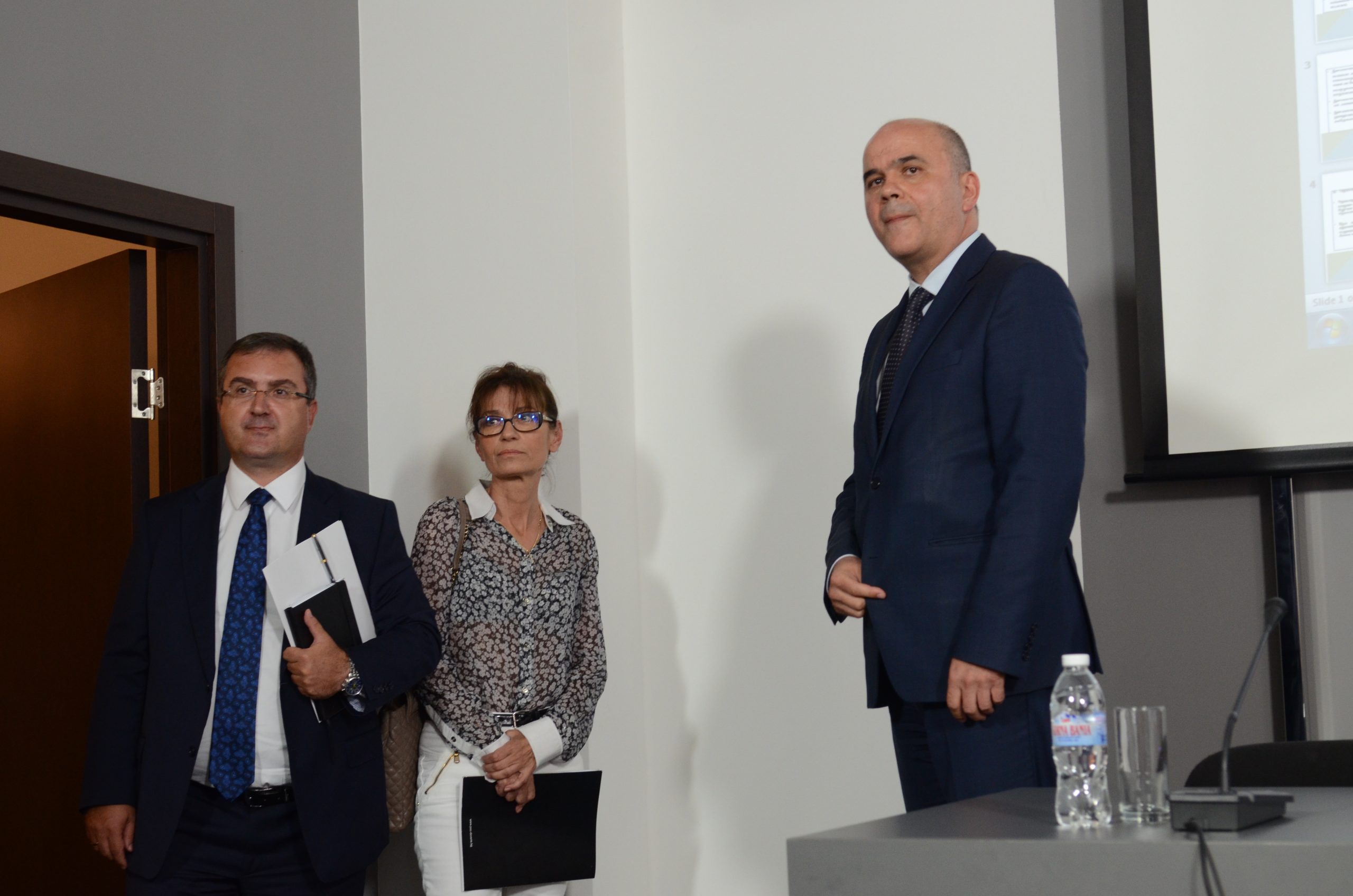 Пресконференция на фонд Доверие Даниела Петкова Бисер Петков - министър на социалната политика