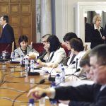 Опозицията в парламента се опита да вкара бюджета за 2012-а в капана на популизма.