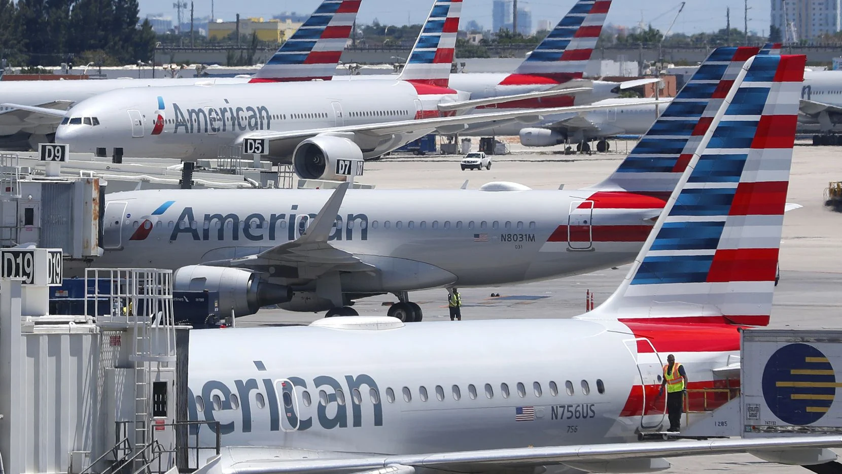 Насред празниците American Airlines спря всички свои полети