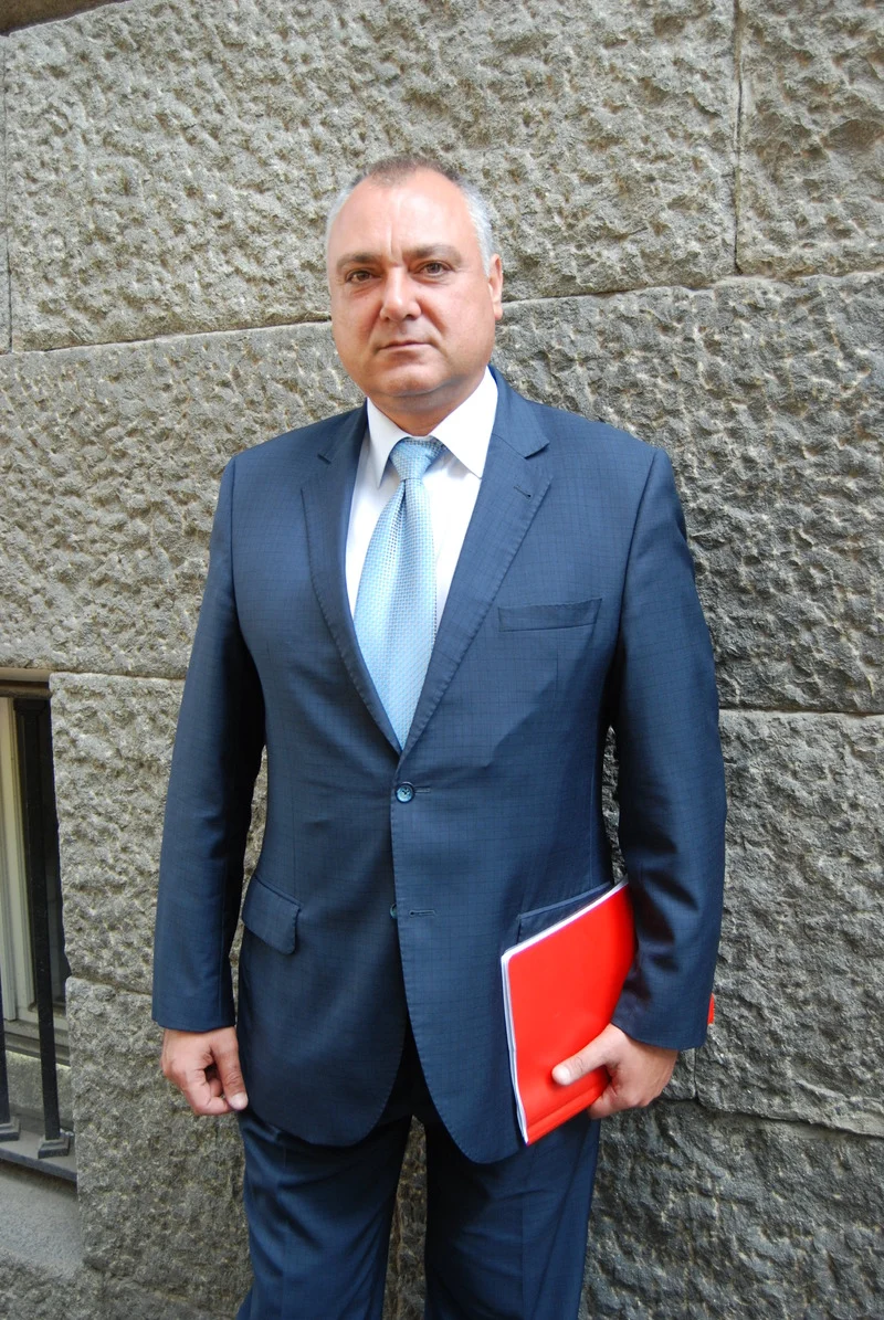 Валентин Николов
