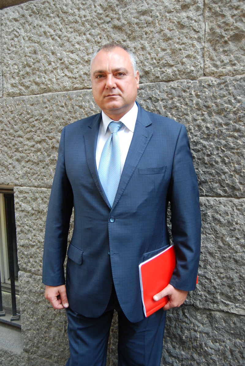 Валентин Николов