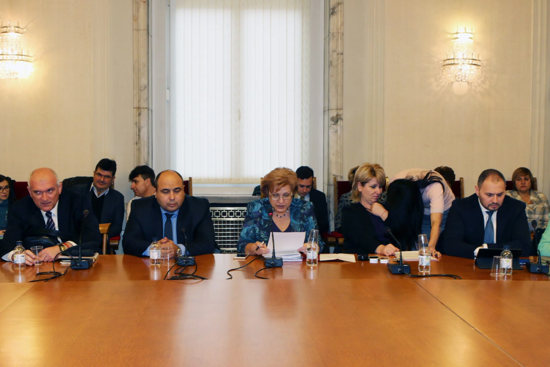 Парламент комисия по бюджет и финанси