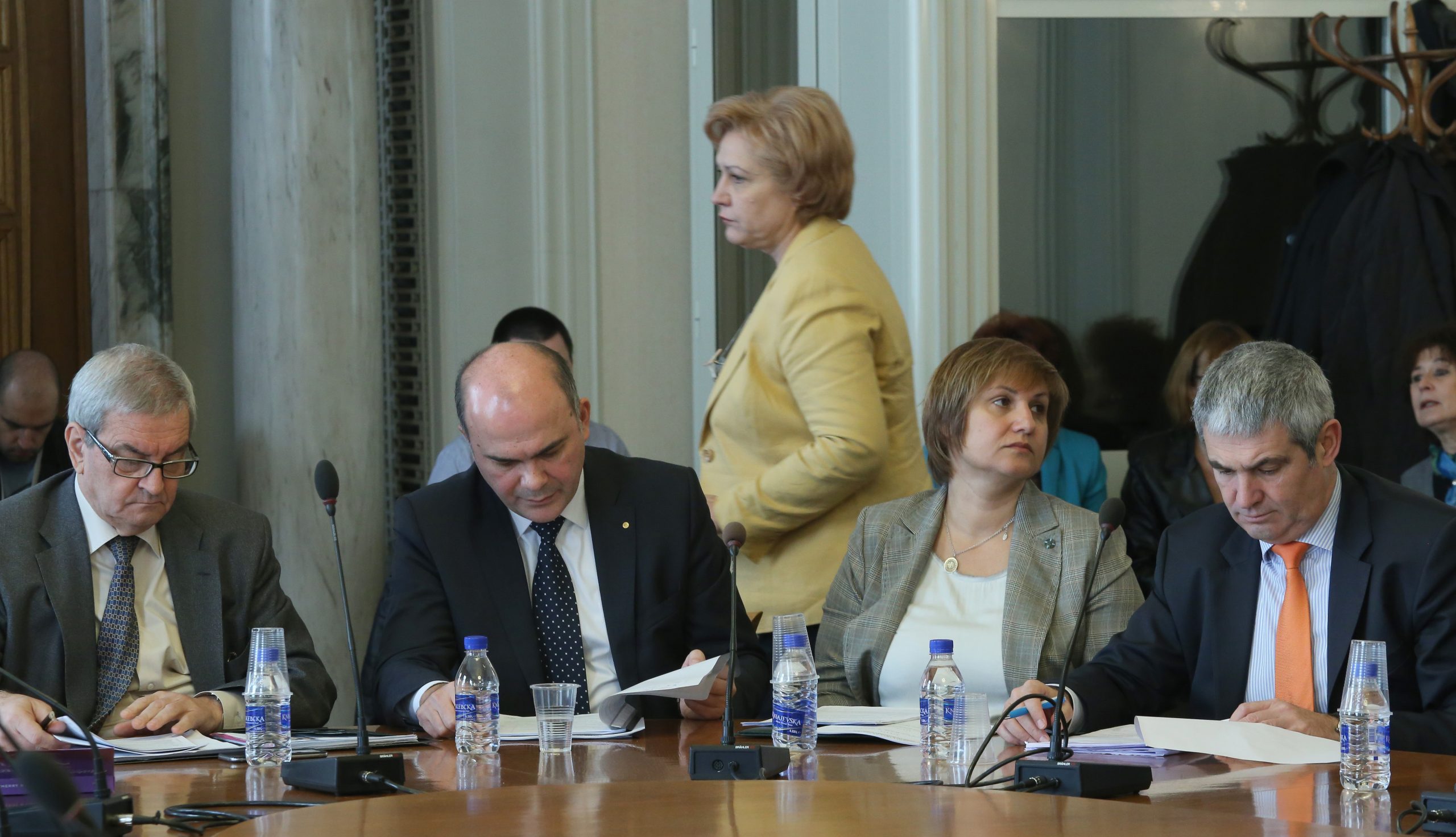 Парламент Комисия по бюджет и финанси