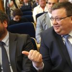 Смях в залата