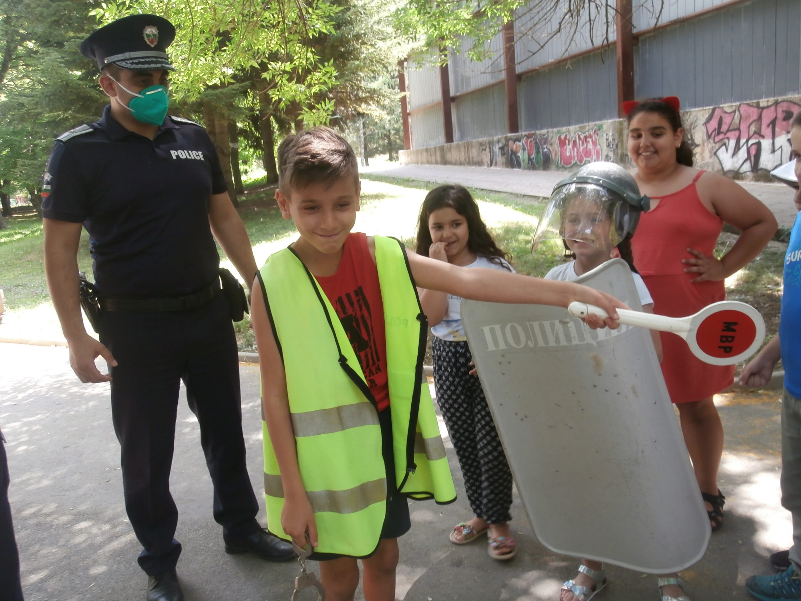 деца полиция