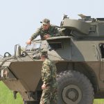 Представяне на нов танк военни войници полигон
