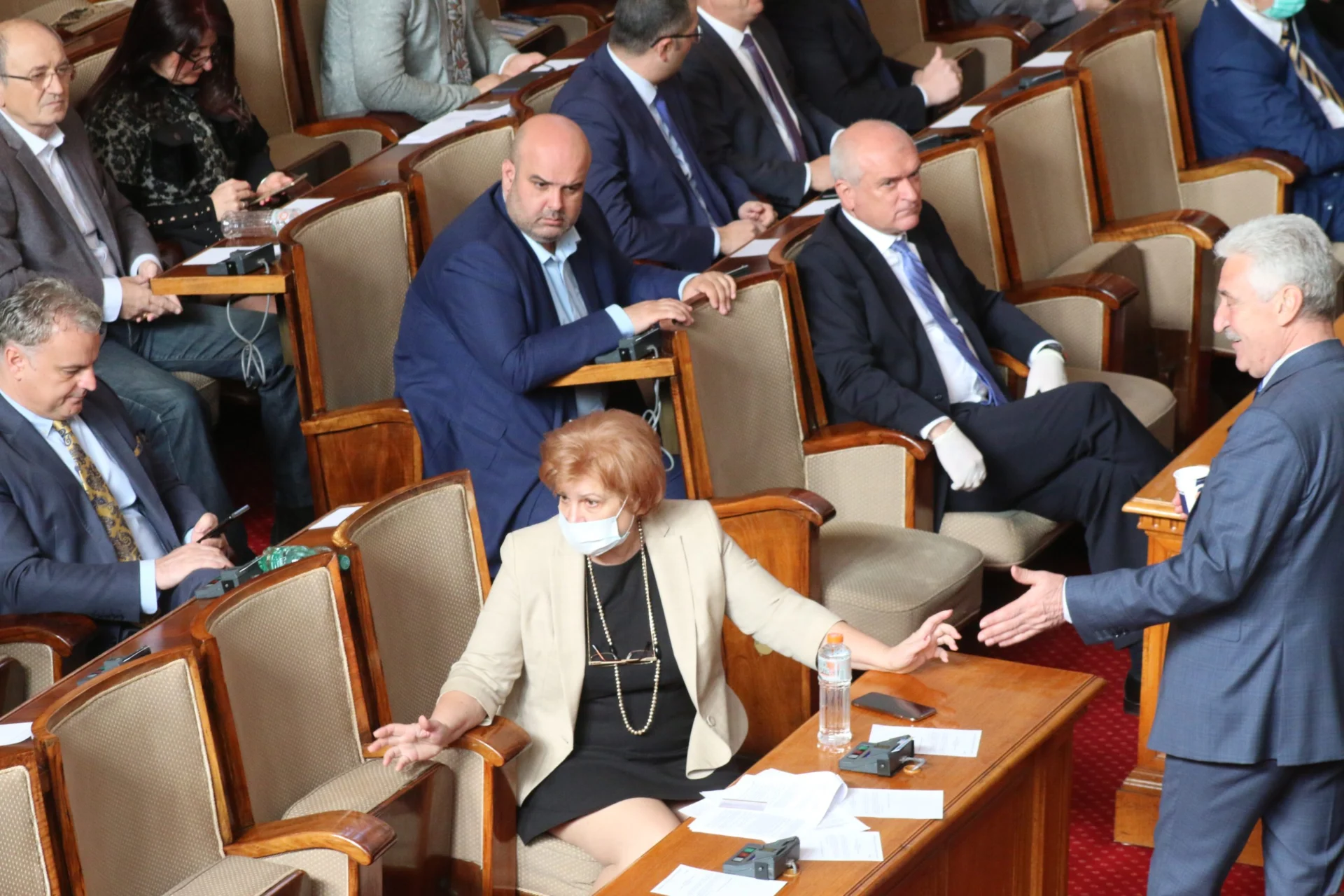 Парламент извънредно положение