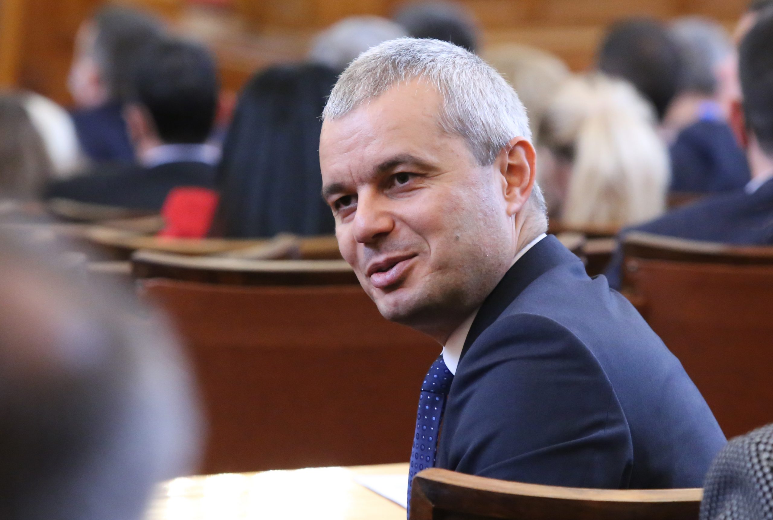 Парламент Костадин Костадинов