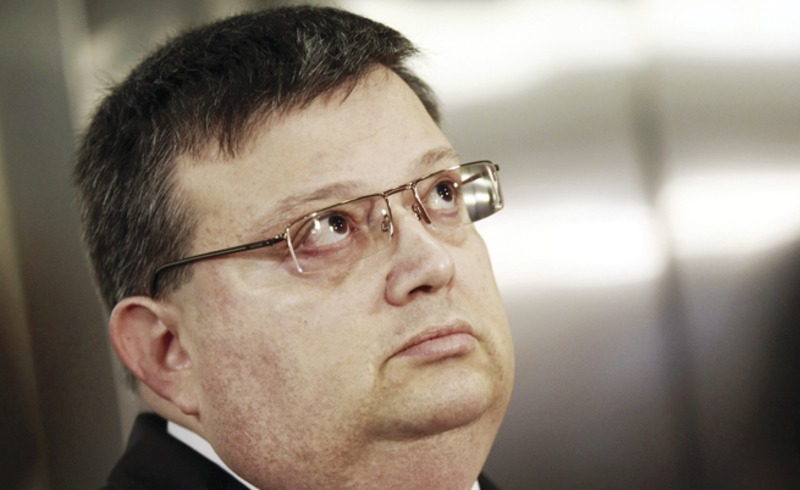 Цацаров не случи с наследство. И при предшественика му Борис Велчев МВР отчиташе повече зрелища