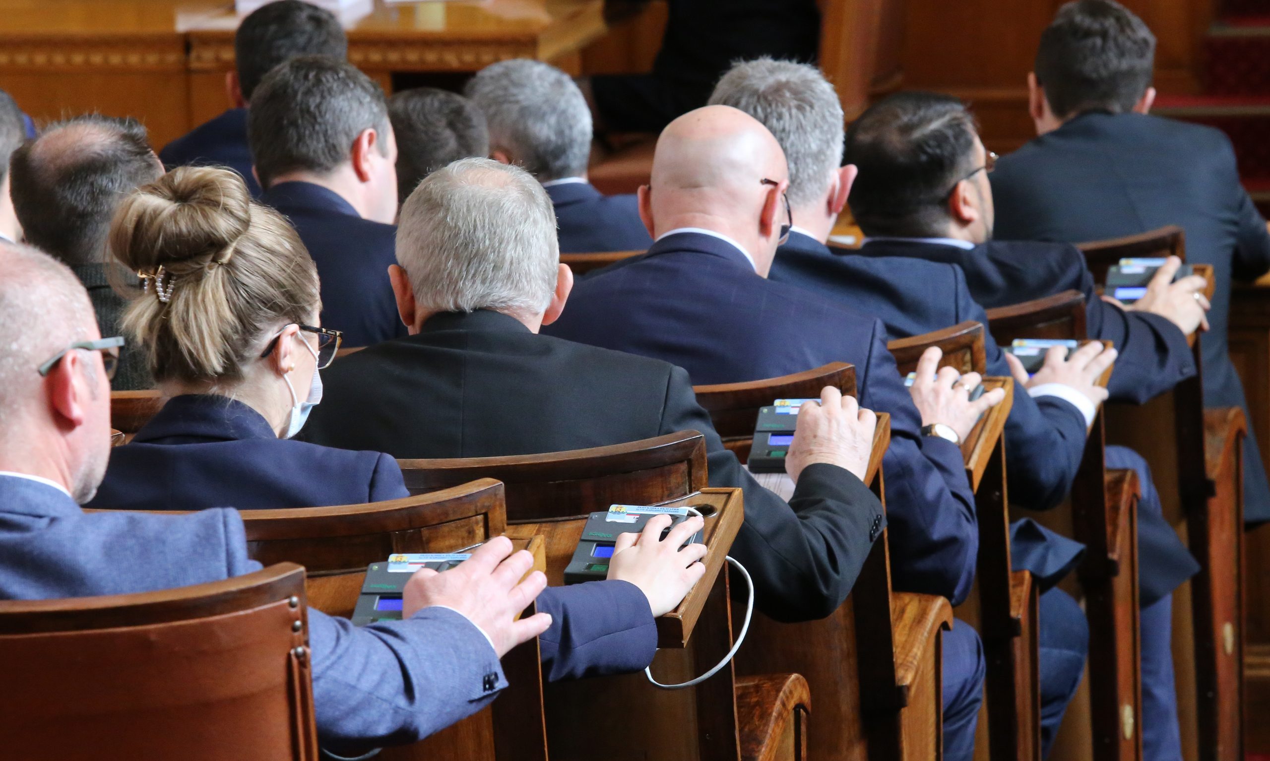 Парламент гласуване