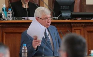 Парламент Кирил Ананиев