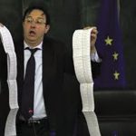 Прокурорът Роман Василев с охота размаха бюлетините от Костинброд пред журналистите