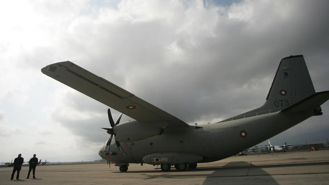 Българските военнослужещи от небойната мисия на НАТО в Ирак се завърнаха у нас