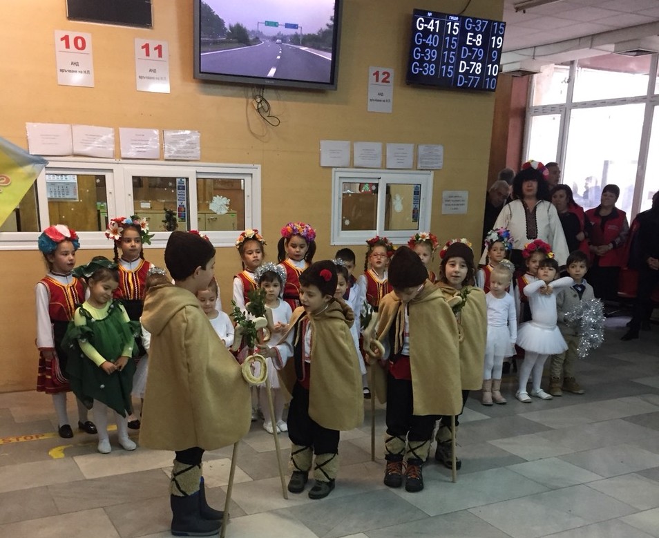 деца в КАТ