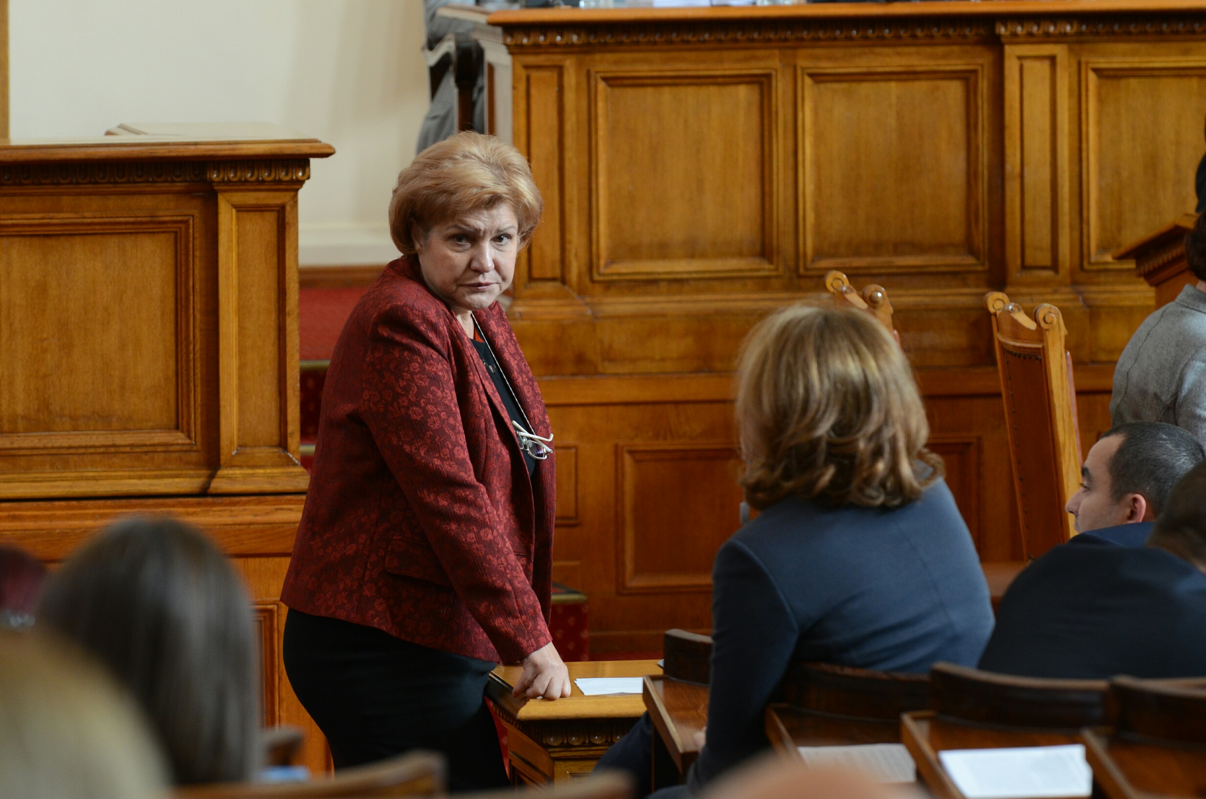 Парламент бюджет Менда Стоянова