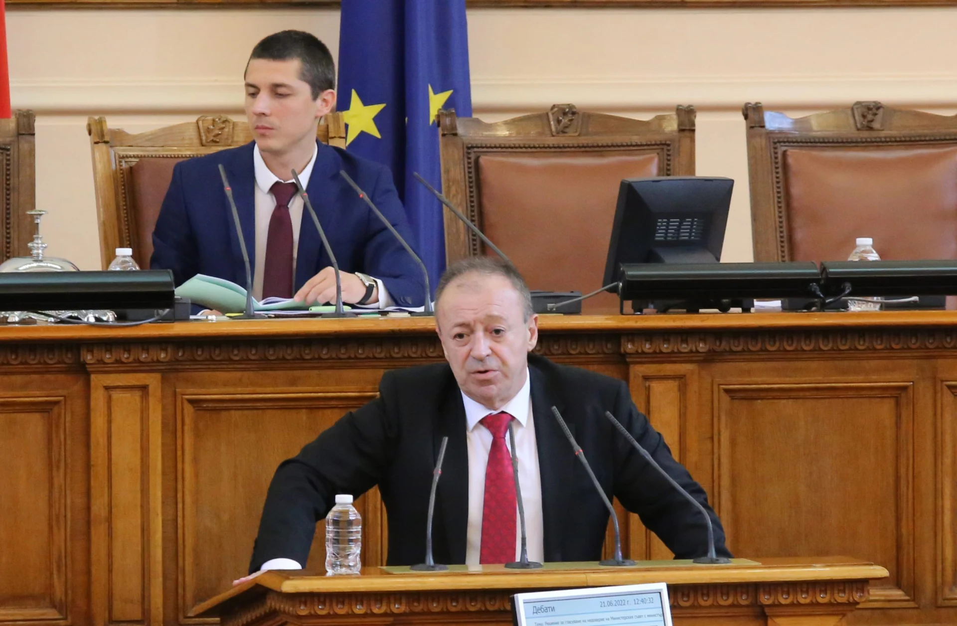 Парламент вот на недоверие към кабинета на Кирил Петков  Иво Атанасов