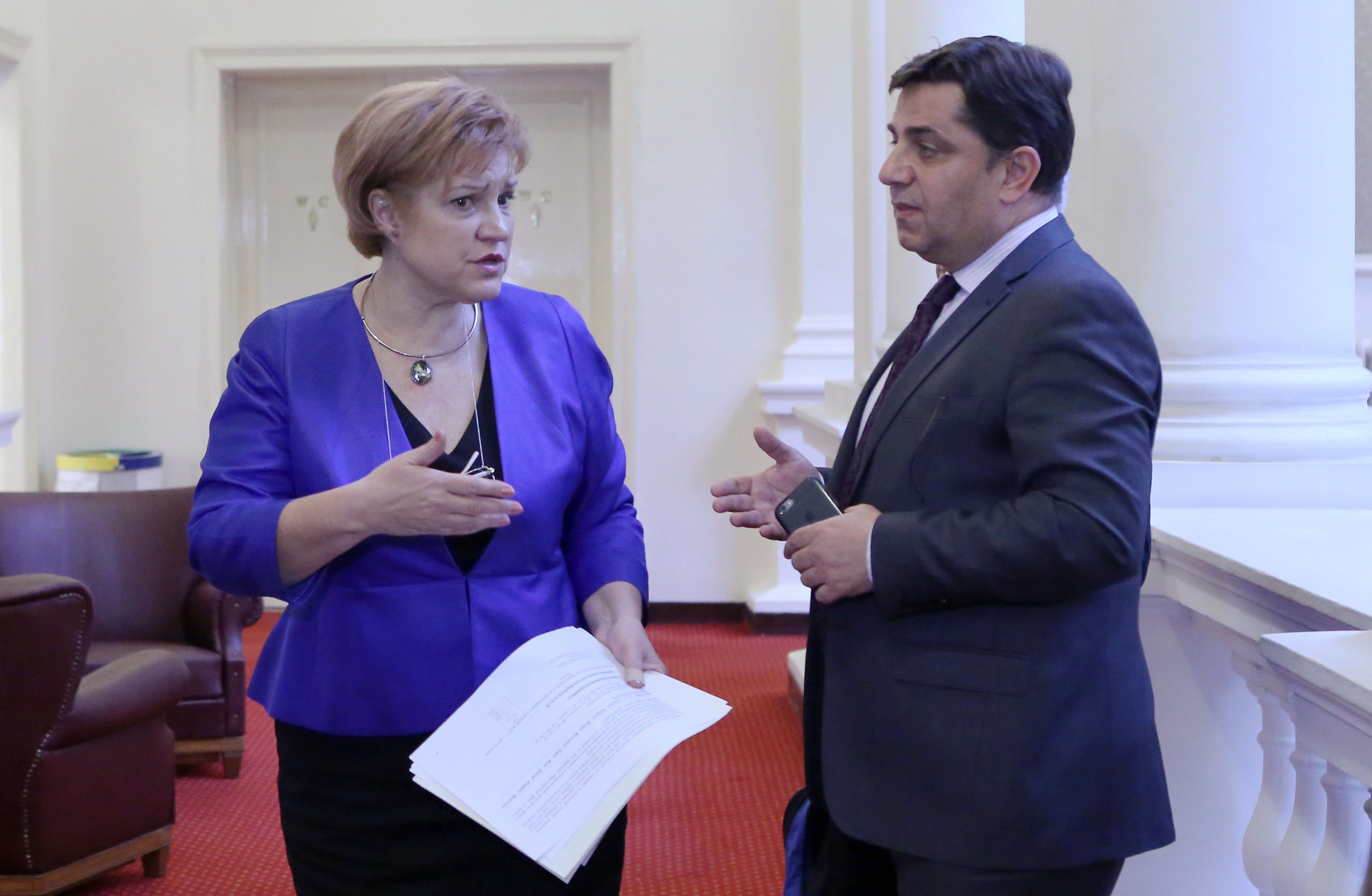 Парламент Менда Стоянова