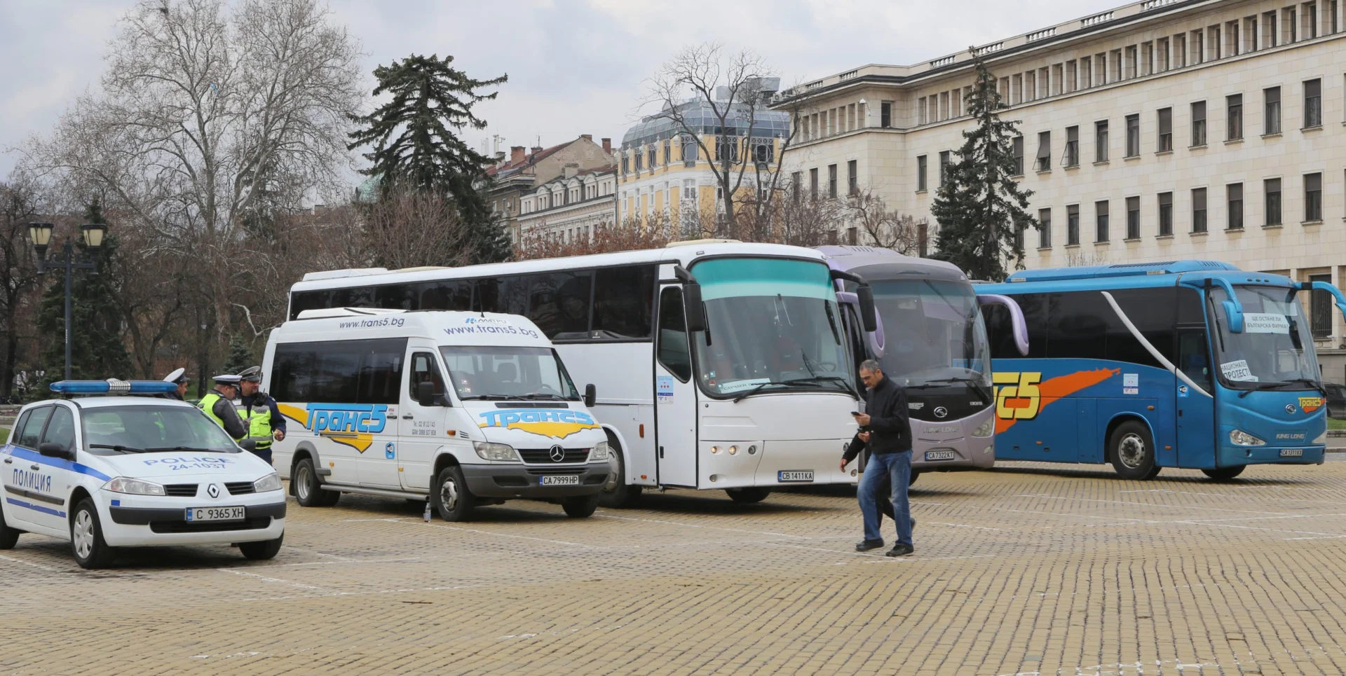 Протестен митинг на автобусни превозвачи от цялата страна под надслов „Заедно срещу монопола в автобусния бранш”