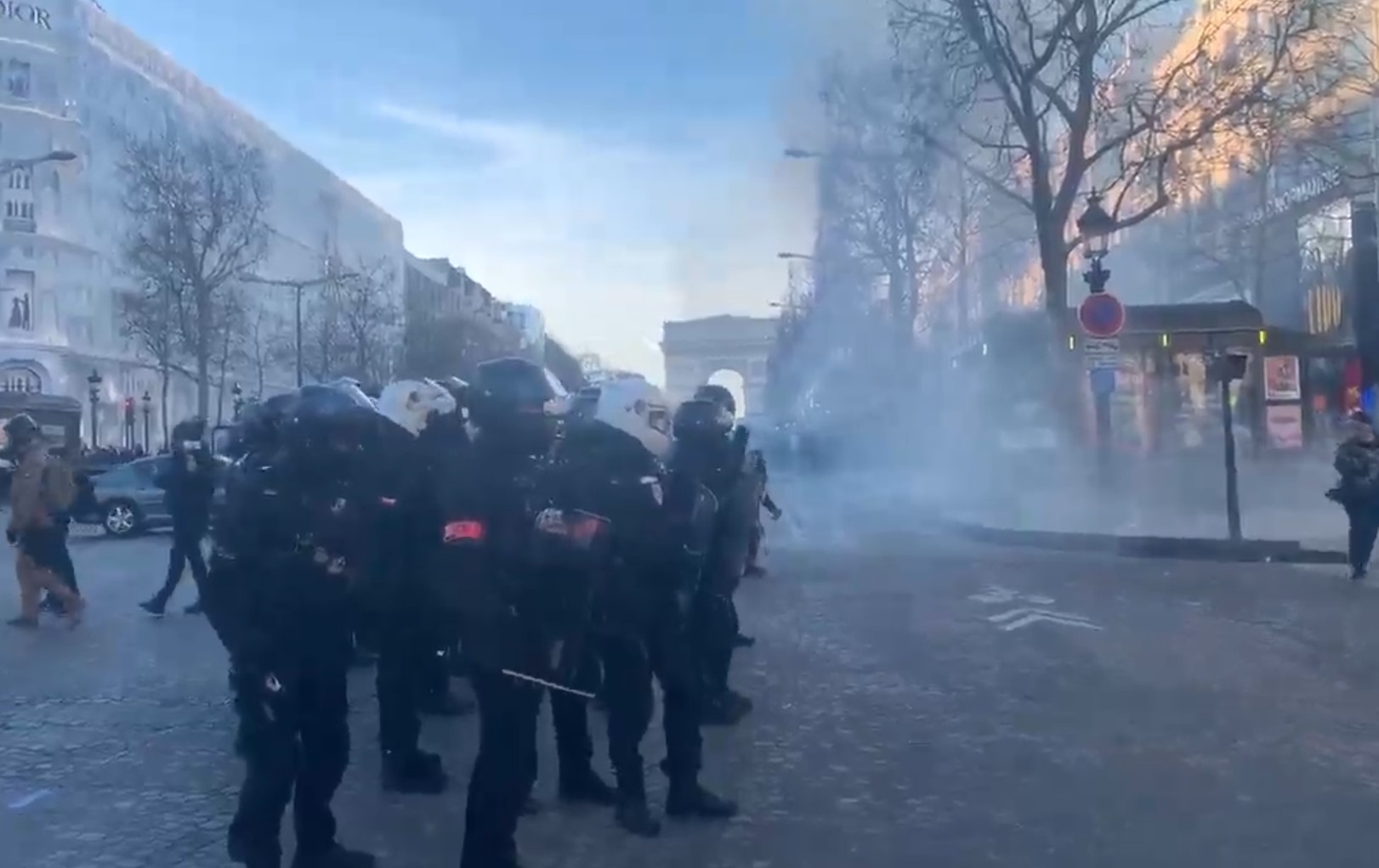 конвой на свободата антиваксъри протест ваксини париж франция
