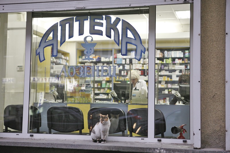 Аптеките изчезват от някои места паралелно с населението.