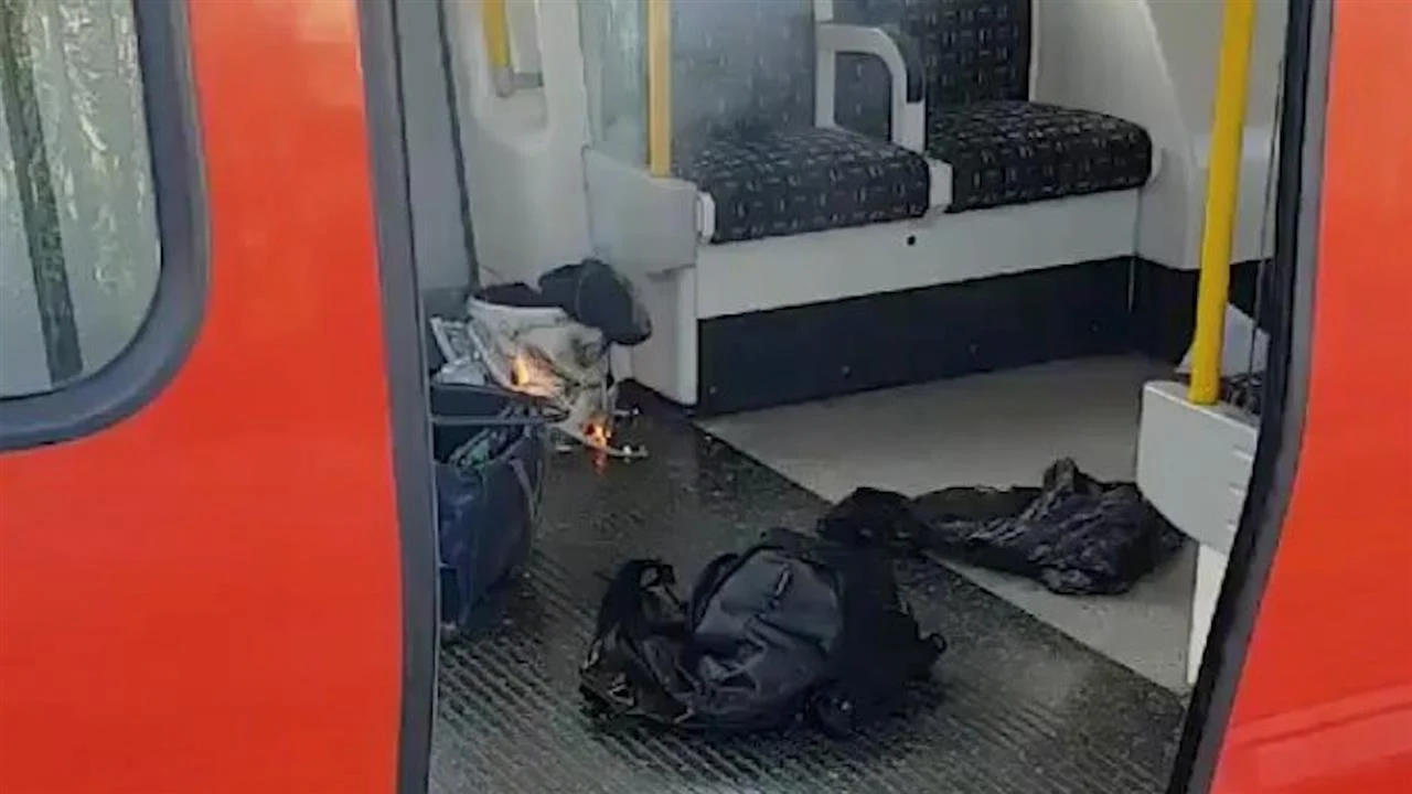 взрив метро лондон