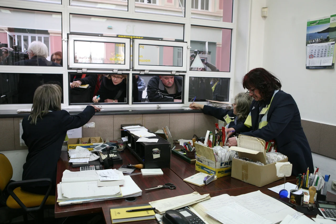 Софийска Митницагише чиновници държавни служители