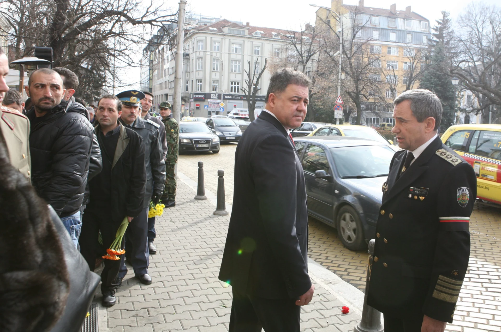 Зам.-началникът на отбраната генерал-майор Нейко Ненов почина след тежко боледуване на 53-годишна възраст. Николай Ненчев  - министър на отбраната