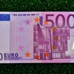 Фалшива банкнота от 500 евро бе използвана за погасяване на заем