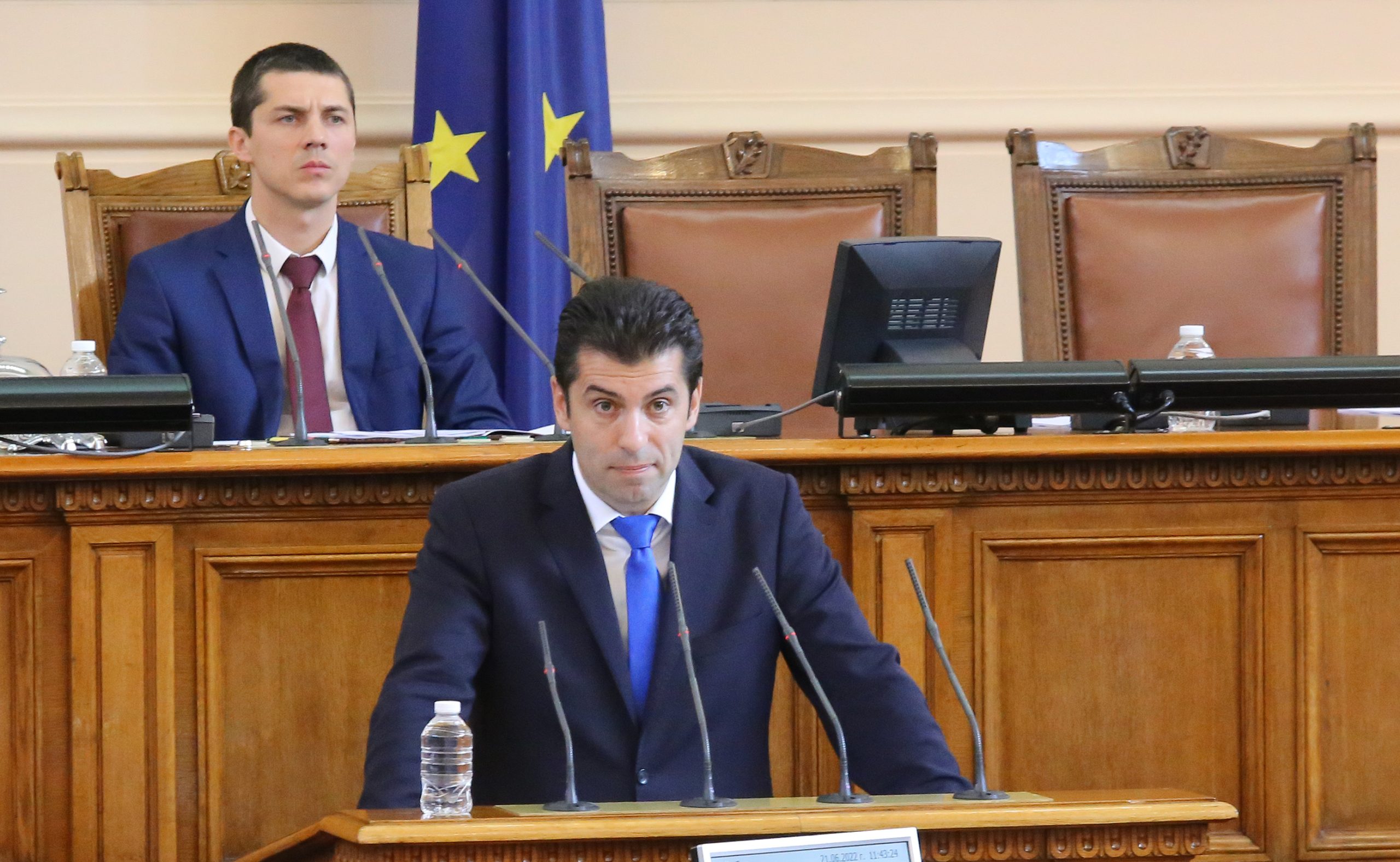 Парламент вот на недоверие към кабинета на Кирил Петков