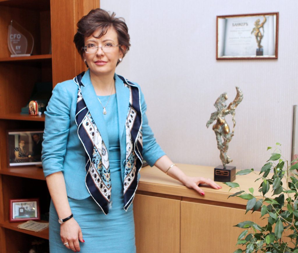 Доротея Николова - член на УС и изпълнителен директор на банка ДСК