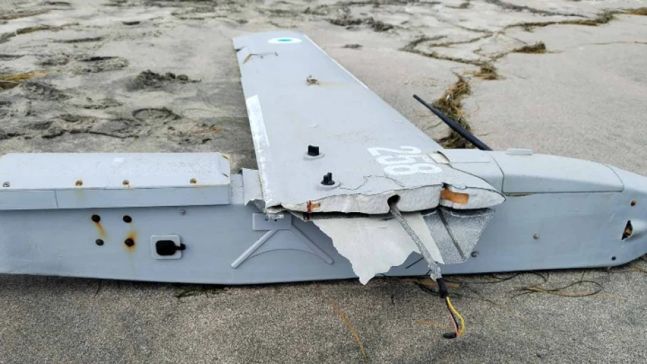 Дрон изплува на плажа, военни го транспортираха в базата на ВМС в Бургас