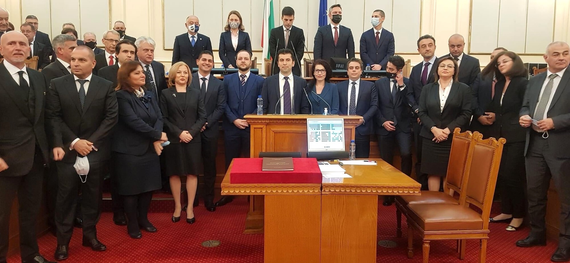 Парламент клетва на новото правителство на Кирил Петков