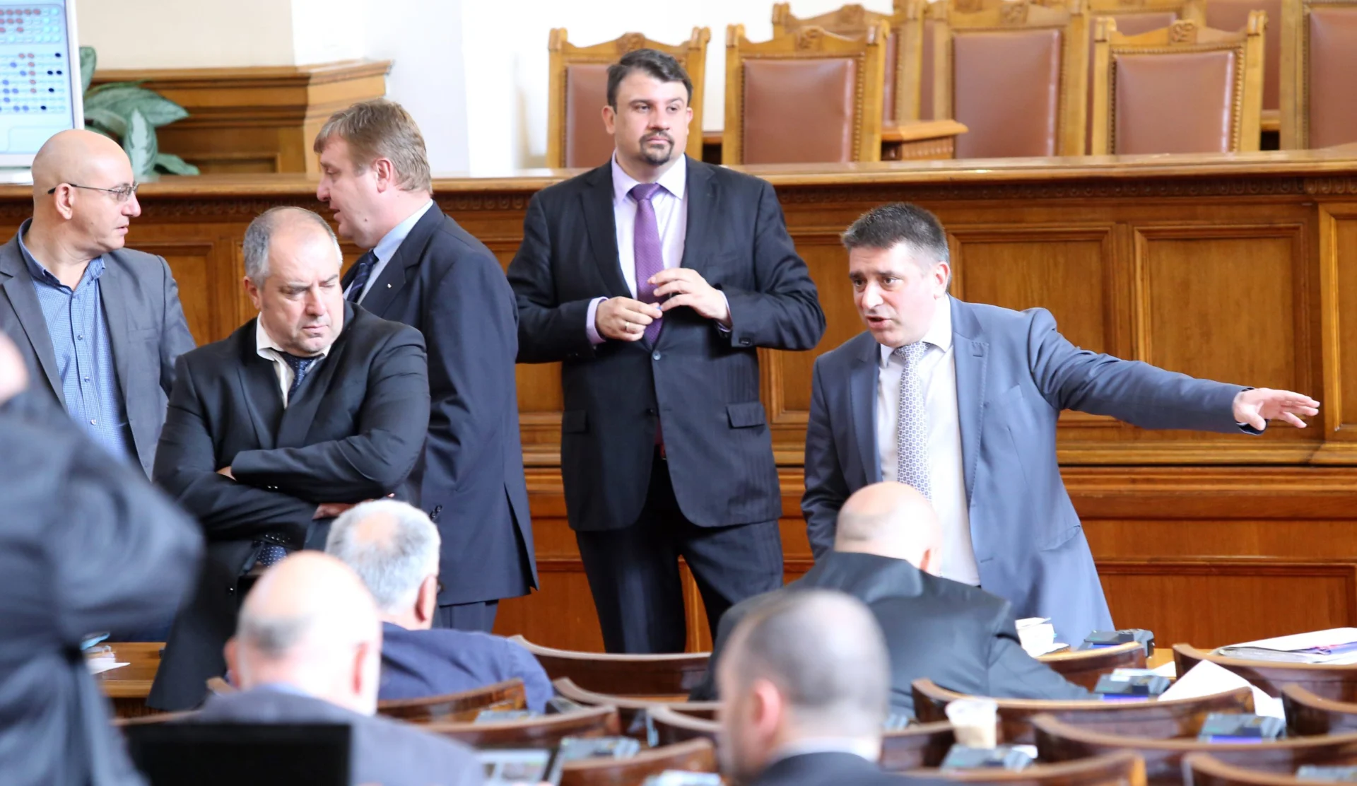 Парламент Данаил Кирилов