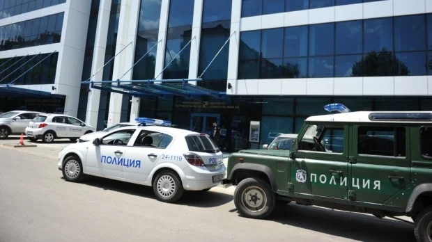 КТБ - полиция пред офиса на Корпоративна банка