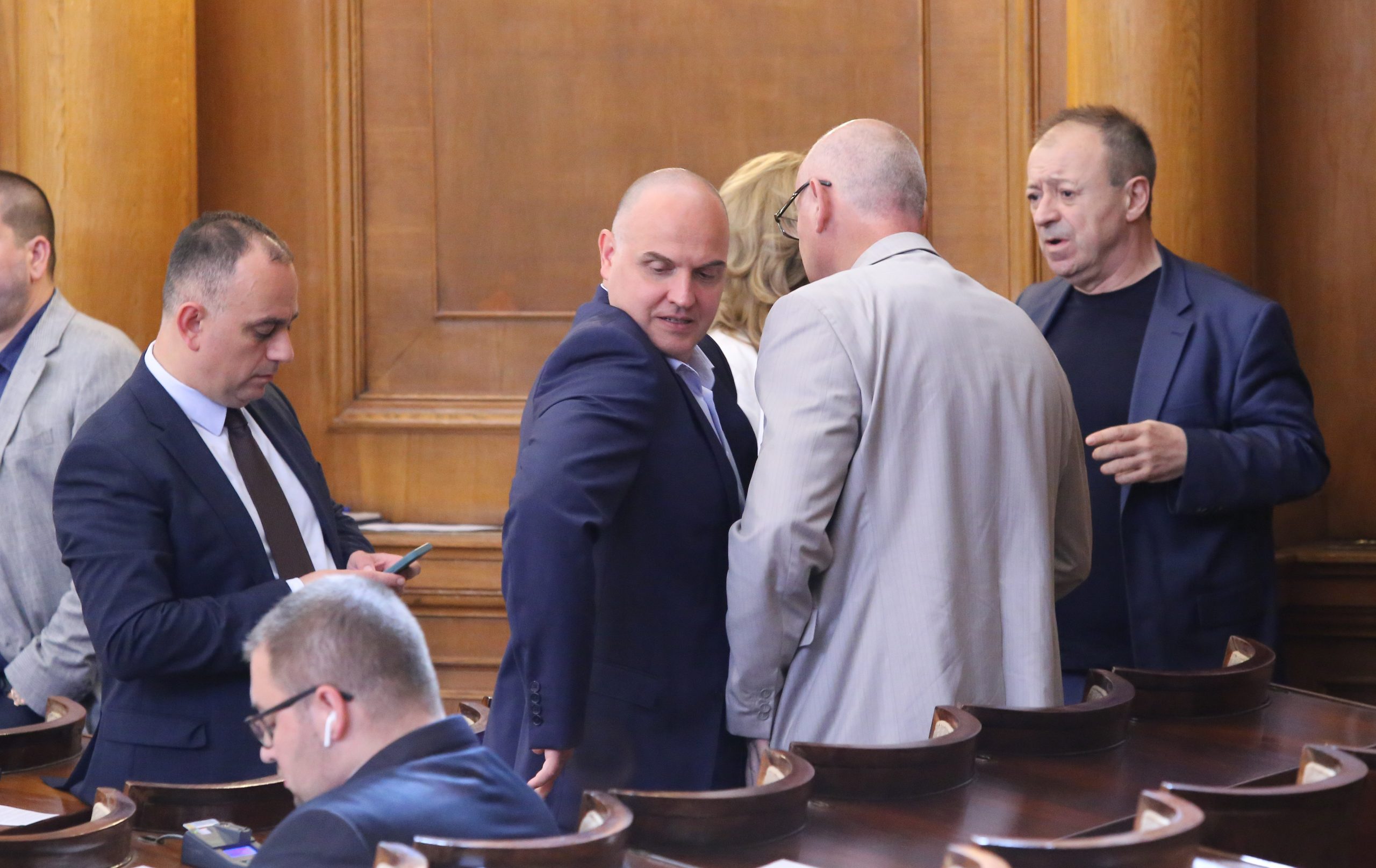 Парламент ИТН отцепници