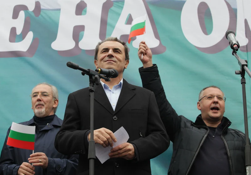 Управляващите обичат традициите. След възраждането на митингите по софийските улици следва подновяване на работните семинари с депутати и министри.