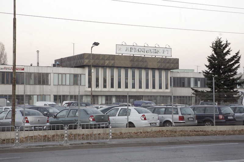 Битката за апетитния терен на бившия автосервиз “Дружба” разпали мераците на няколко “собственика”.