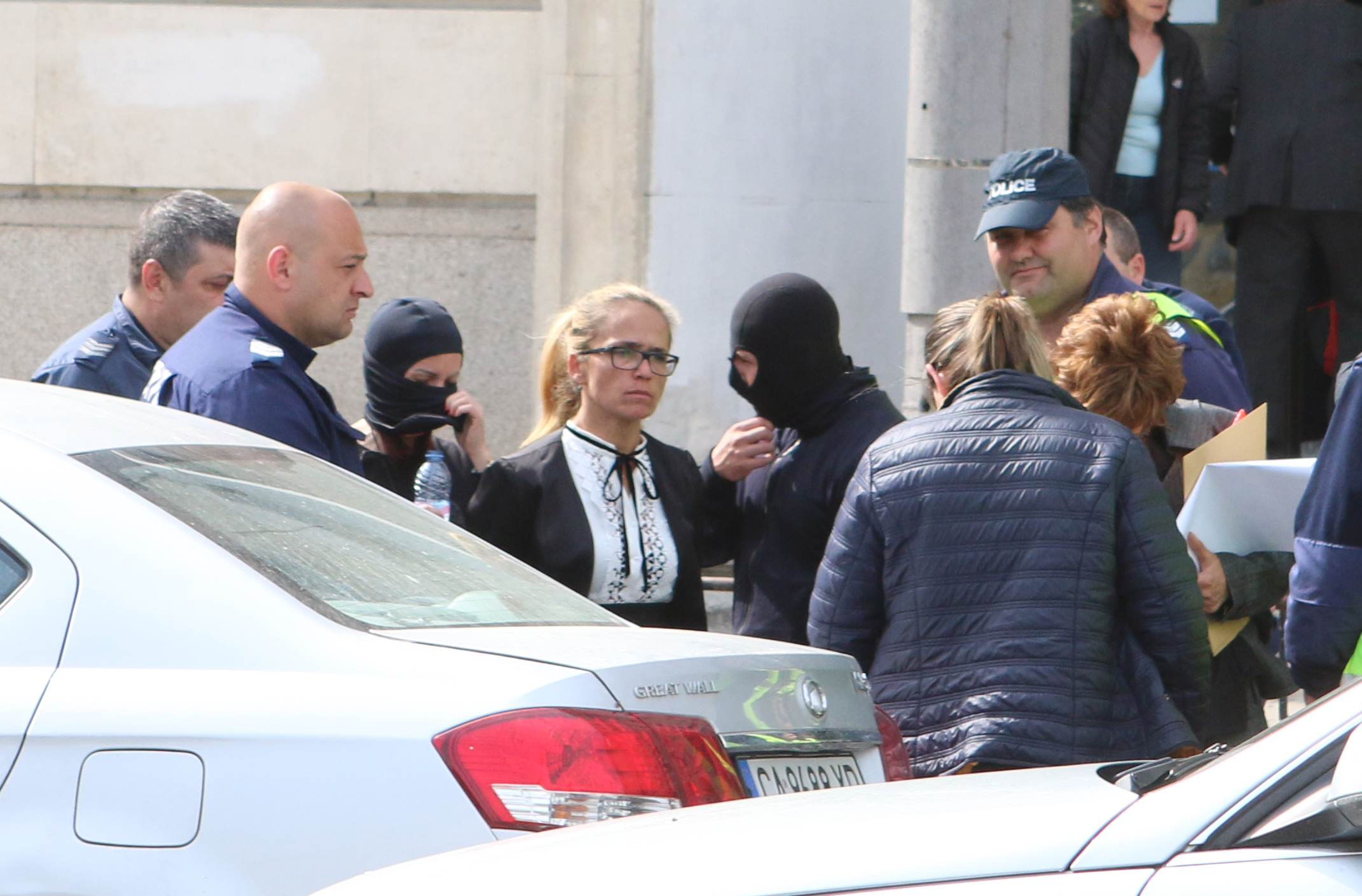 Арестувана кметица на Младост 3 Десислава Иванчева за взимане на подкуп полиция